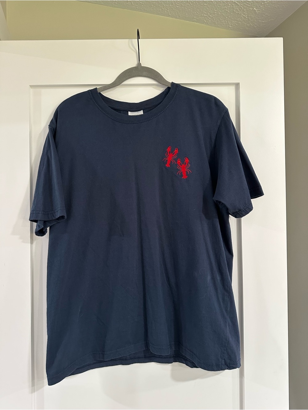 Southern Spirit Women’sGraphic Short-Sleeve Tee with Red Lobster Motif